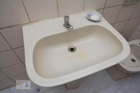 Apartamento para alugar com 64m², 1 quarto e sem vaga Apartamento para alugar com 64m², 1 quarto e sem vagaDetalhe Banheiro Corredor