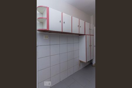 Apartamento para alugar com 64m², 1 quarto e sem vaga Apartamento para alugar com 64m², 1 quarto e sem vagaCozinha - Armários