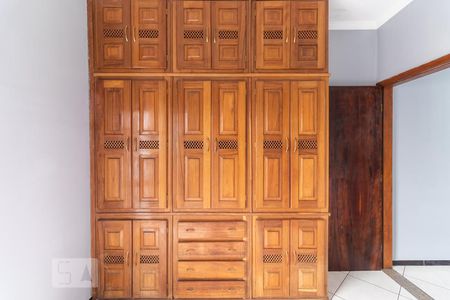 Casa à venda com 250m², 5 quartos e 2 vagas Casa à venda com 250m², 5 quartos e 2 vagasSuíte 2 - Armário