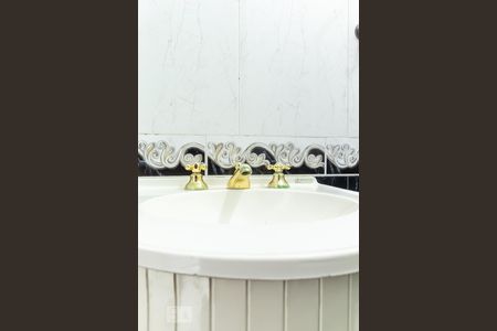 Casa à venda com 250m², 5 quartos e 2 vagas Casa à venda com 250m², 5 quartos e 2 vagasBanheiro - Torneira