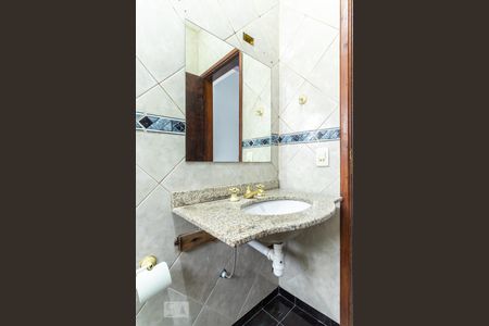 Casa à venda com 250m², 5 quartos e 2 vagas Casa à venda com 250m², 5 quartos e 2 vagasBanheiro da Suíte 1