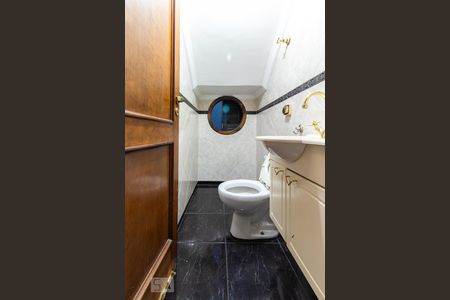 Casa à venda com 250m², 5 quartos e 2 vagas Casa à venda com 250m², 5 quartos e 2 vagasLavabo