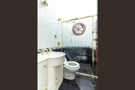 Casa à venda com 250m², 5 quartos e 2 vagas Casa à venda com 250m², 5 quartos e 2 vagasBanheiro