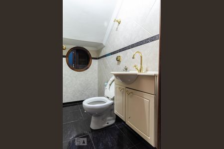 Casa à venda com 250m², 5 quartos e 2 vagas Casa à venda com 250m², 5 quartos e 2 vagasLavabo