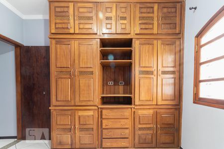 Casa à venda com 250m², 5 quartos e 2 vagas Casa à venda com 250m², 5 quartos e 2 vagasSuíte 1 - Armário