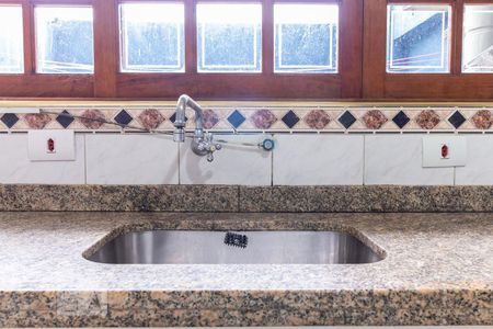 Casa à venda com 250m², 5 quartos e 2 vagas Casa à venda com 250m², 5 quartos e 2 vagasCozinha - Torneira