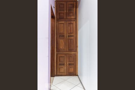 Casa à venda com 250m², 5 quartos e 2 vagas Casa à venda com 250m², 5 quartos e 2 vagasSuíte 1 - Armário