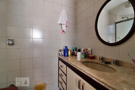 Apartamento à venda com 219m², 4 quartos e 2 vagasBanheiro da Suíte 4