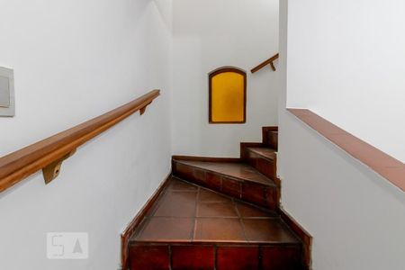 Casa para alugar com 480m², 4 quartos e 4 vagasEscada para os Quartos 