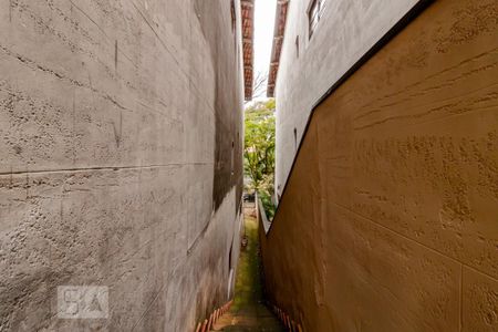 Casa para alugar com 480m², 4 quartos e 4 vagasCorredor lateral