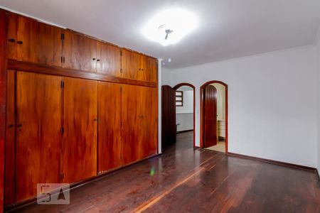 Casa para alugar com 480m², 4 quartos e 4 vagasSuíte
