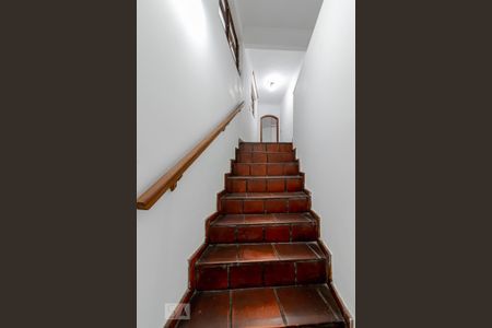 Casa para alugar com 480m², 4 quartos e 4 vagasEscada para os Quartos 