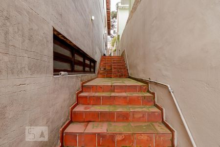 Casa para alugar com 480m², 4 quartos e 4 vagasEscada da Entrada