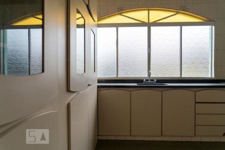 Casa à venda com 280m², 3 quartos e 2 vagasCozinha