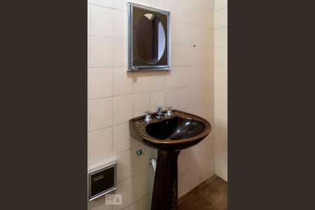 Casa à venda com 280m², 3 quartos e 2 vagasBanheiro 3