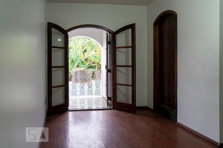 Casa à venda com 280m², 3 quartos e 2 vagasSuite