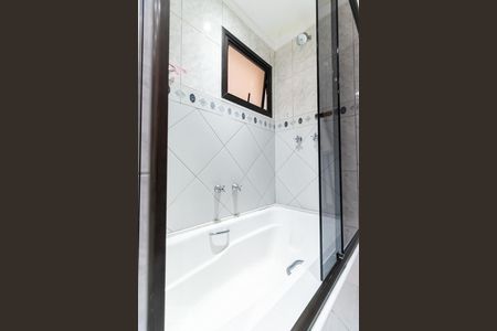 Apartamento à venda com 180m², 3 quartos e 4 vagasBanheiro da Suíte 2 - Banheira