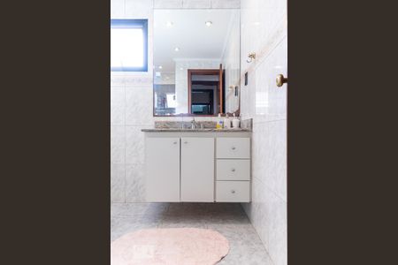 Apartamento à venda com 180m², 3 quartos e 4 vagasBanheiro da Suíte 1 - Armário