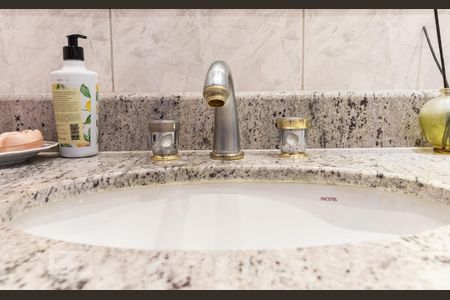 Apartamento à venda com 180m², 3 quartos e 4 vagasBanheiro - Torneira