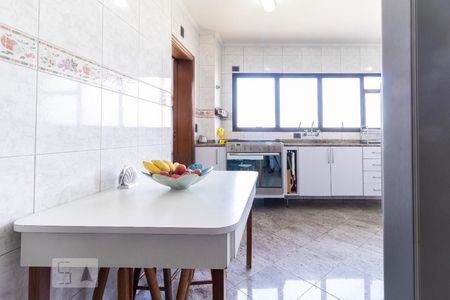 Apartamento à venda com 180m², 3 quartos e 4 vagasCozinha