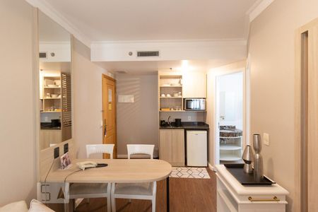 Sala de apartamento para alugar com 1 quarto, 32m² em Pinheiros, São Paulo