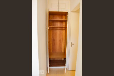 Casa à venda com 65m², 2 quartos e 1 vagaquarto 2 possui um armário embutido