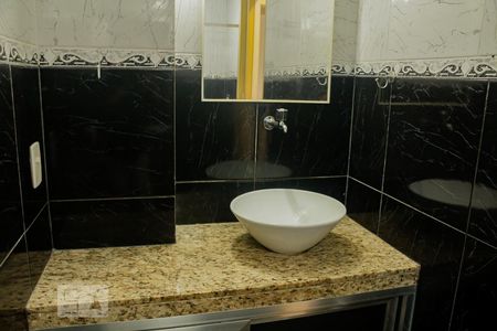 Casa à venda com 65m², 2 quartos e 1 vagabanheiro social