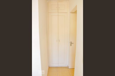 Casa à venda com 65m², 2 quartos e 1 vagaquarto 2 possui um armário embutido