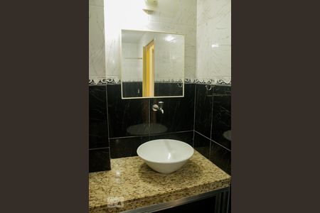 Casa à venda com 65m², 2 quartos e 1 vagabanheiro social