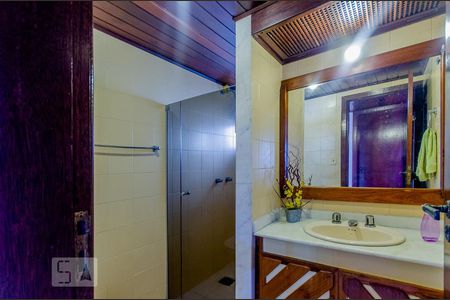 Apartamento para alugar com 193m², 4 quartos e 3 vagasBanheiro Corredor