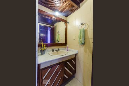 Apartamento para alugar com 193m², 4 quartos e 3 vagasBanheiro Corredor