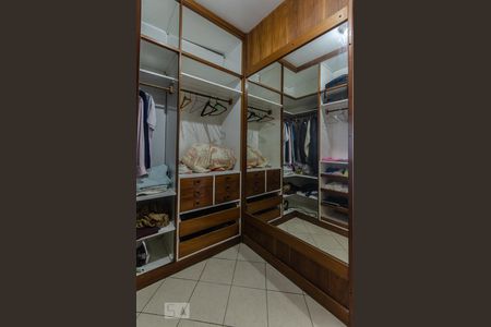 Apartamento para alugar com 193m², 4 quartos e 3 vagasCloset do quarto 2