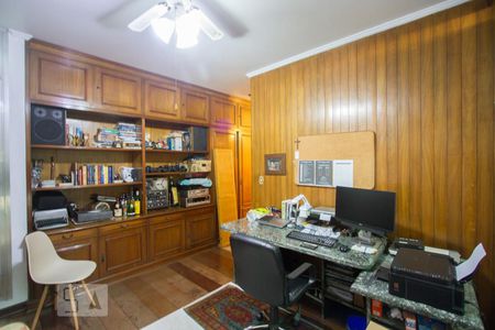 Casa à venda com 317m², 3 quartos e 3 vagasEscritório