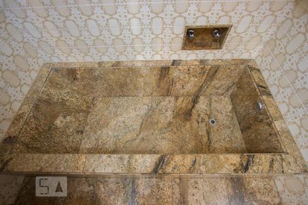 Casa à venda com 317m², 3 quartos e 3 vagasDetalhe Banheiro Suíte 1