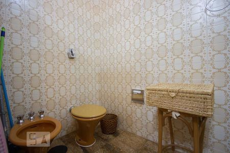 Casa à venda com 317m², 3 quartos e 3 vagasBanheiro Suíte 1