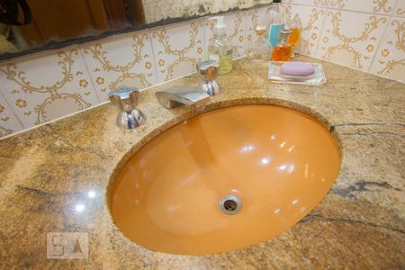 Casa à venda com 317m², 3 quartos e 3 vagasDetalhe Banheiro Suíte 1