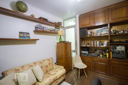 Casa à venda com 317m², 3 quartos e 3 vagasEscritório