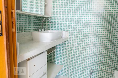 Casa à venda com 120m², 3 quartos e 6 vagasBanheiro da suite