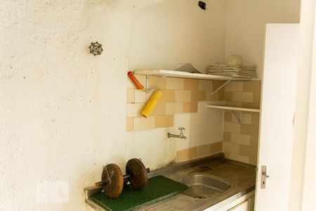 Casa à venda com 120m², 3 quartos e 6 vagasCozinha na garagem