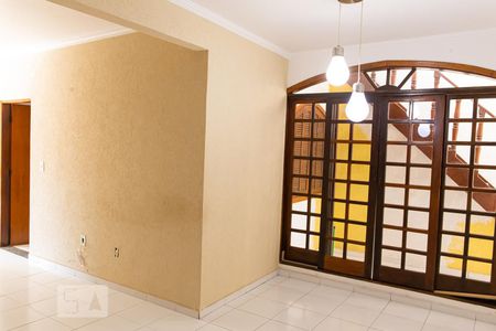 Sala de casa à venda com 3 quartos, 120m² em Vila Carrao, São Paulo