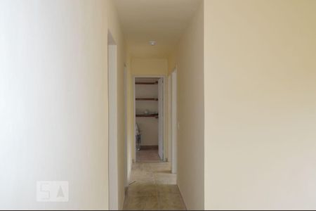Corredor de apartamento para alugar com 3 quartos, 60m² em Santa Rosa, Niterói