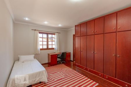 Casa à venda com 360m², 3 quartos e 8 vagas Casa à venda com 360m², 3 quartos e 8 vagasSuite 2