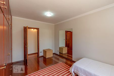 Casa à venda com 360m², 3 quartos e 8 vagas Casa à venda com 360m², 3 quartos e 8 vagasSuite 2
