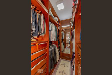 Casa à venda com 360m², 3 quartos e 8 vagas Casa à venda com 360m², 3 quartos e 8 vagasCloset da Suite 1