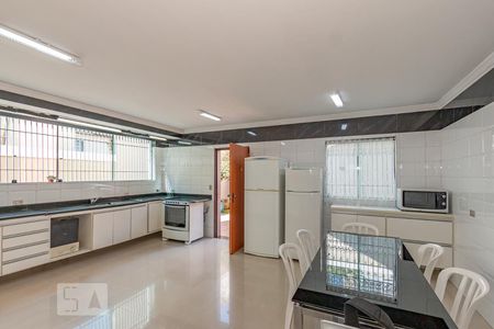 Casa à venda com 360m², 3 quartos e 8 vagas Casa à venda com 360m², 3 quartos e 8 vagasCozinha
