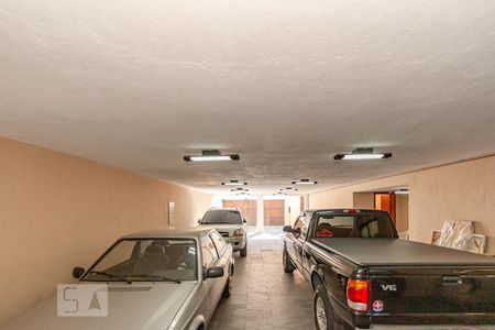Casa à venda com 360m², 3 quartos e 8 vagas Casa à venda com 360m², 3 quartos e 8 vagasGaragem
