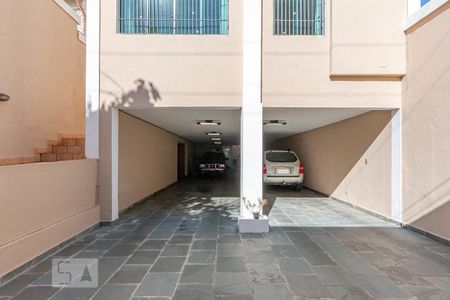 Casa à venda com 360m², 3 quartos e 8 vagas Casa à venda com 360m², 3 quartos e 8 vagasGaragem