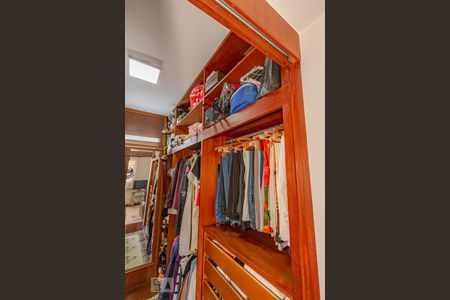 Casa à venda com 360m², 3 quartos e 8 vagas Casa à venda com 360m², 3 quartos e 8 vagasCloset da Suite 1