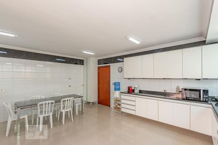 Casa à venda com 360m², 3 quartos e 8 vagas Casa à venda com 360m², 3 quartos e 8 vagasCozinha