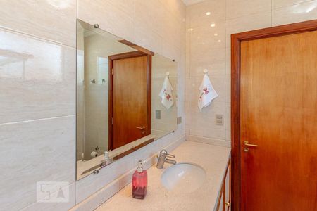 Casa à venda com 360m², 3 quartos e 8 vagas Casa à venda com 360m², 3 quartos e 8 vagasBanheiro da Suite 2